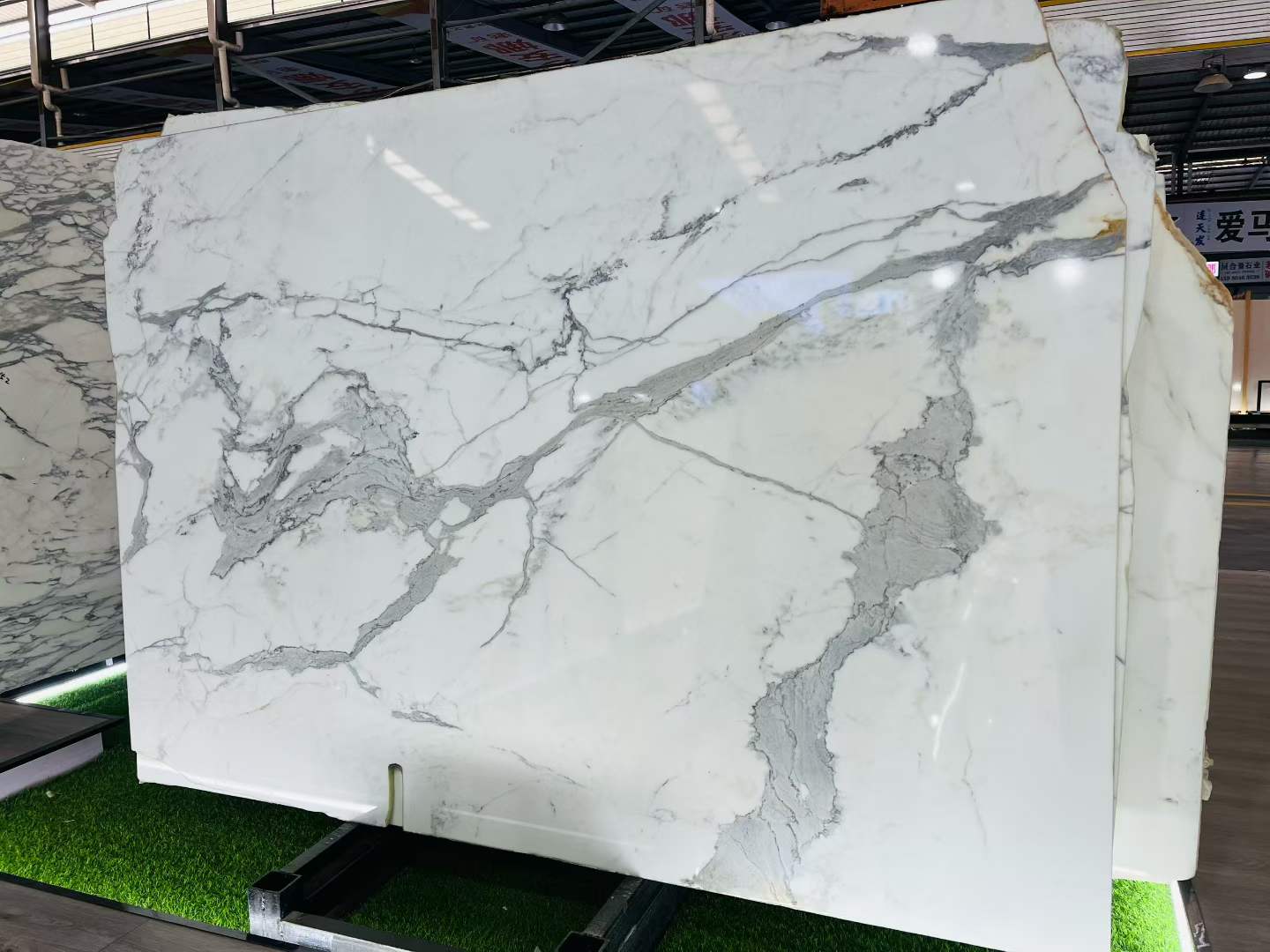 calacatta white (1).jpg